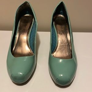 Madden Girl Mint Size 8 Pump. Gently used. All imperfections shown in photos.